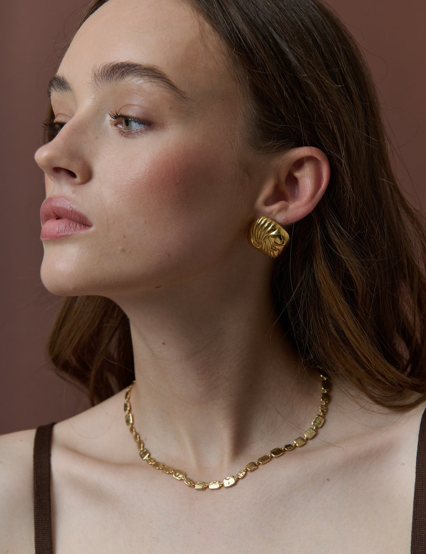 HAMMERED PLATE 18K GOLD NECKLACE